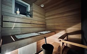 Spacious City Center Apt - Sauna - Self Check In